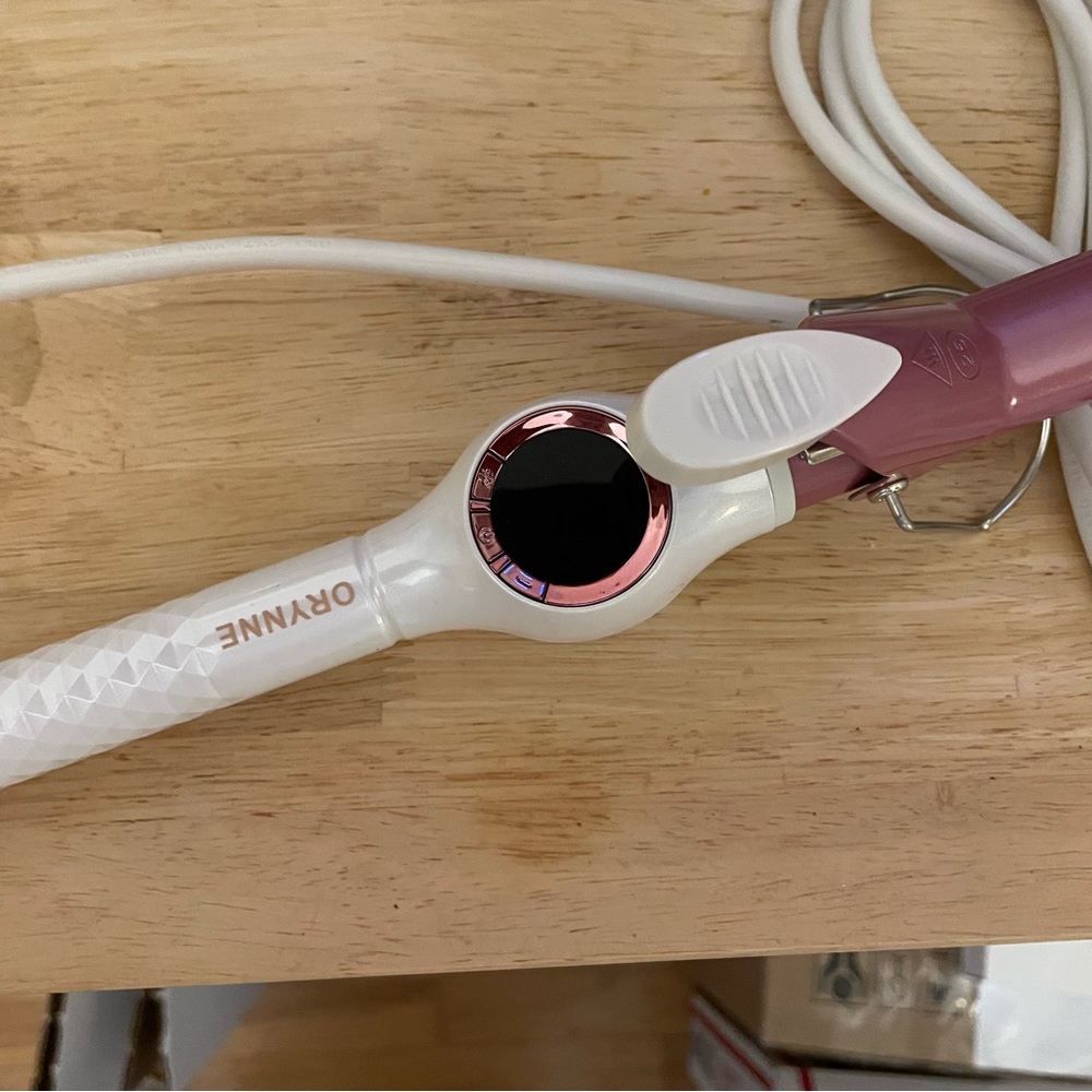 White and Pink Hair Curler
1” barrel never used wrong size barrel
Prune